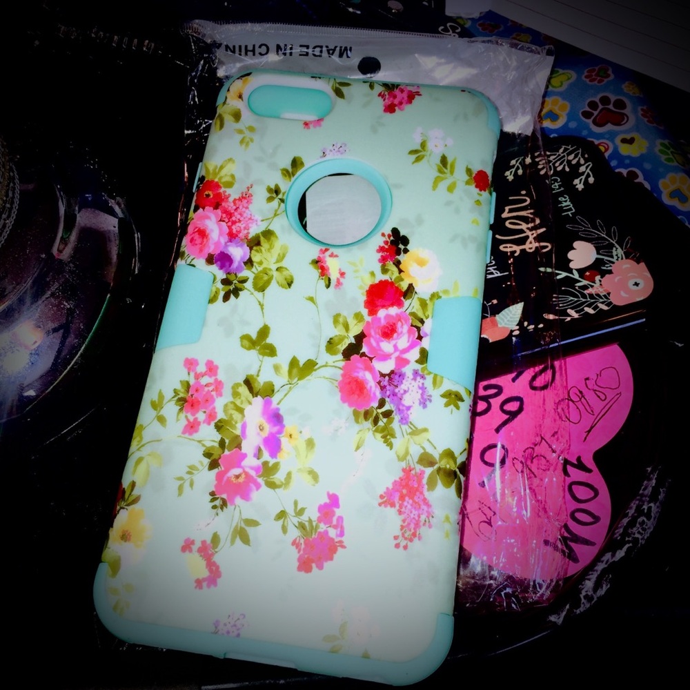 Cell phone case iPhone 7+ I THINK. FREE W/BUNDLE